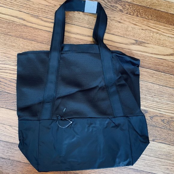 north face backpack with rose gold zippers Supreme  The North Face TNF x Supreme Metallic Backpack (Rose Gold)